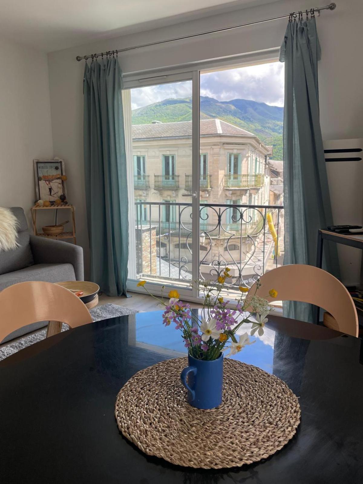Un De Luchon, Avec Vue Sur Les Pyrenees * Bagnères-de-Luchon