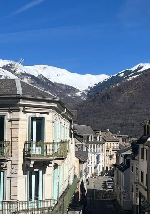Un De Luchon, Avec Vue Sur Les Pyrenees * Bagneres-de-Luchon