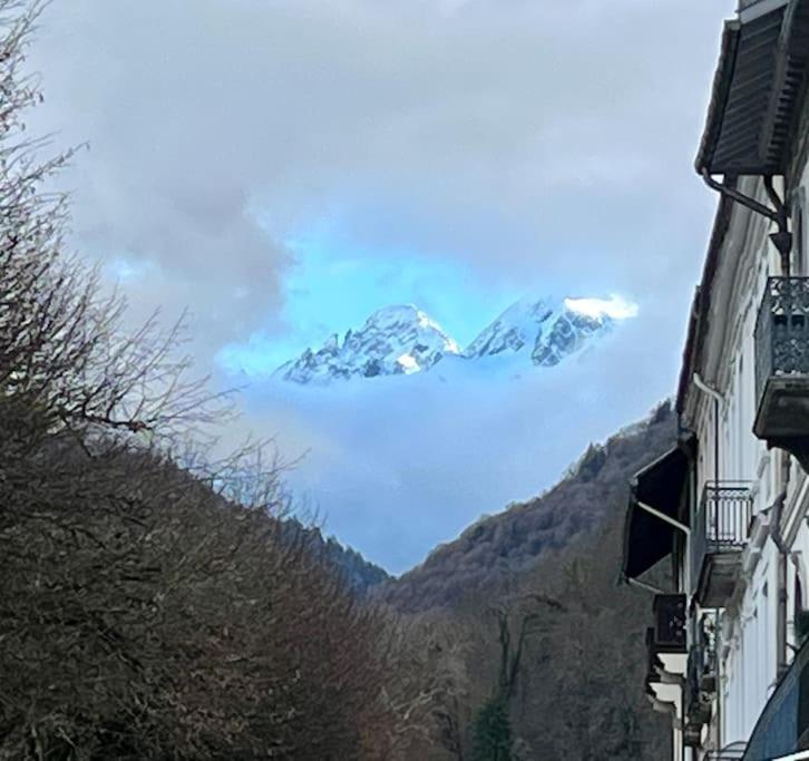 Un De Luchon, Avec Vue Sur Les Pyrenees