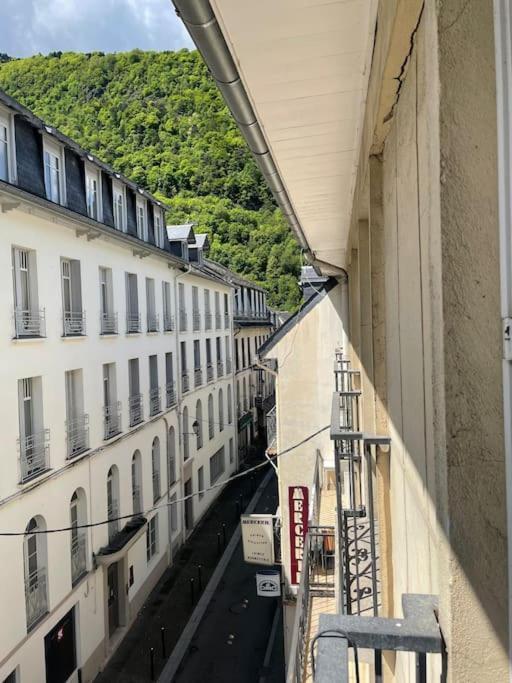 Un De Luchon, Avec Vue Sur Les Pyrenees