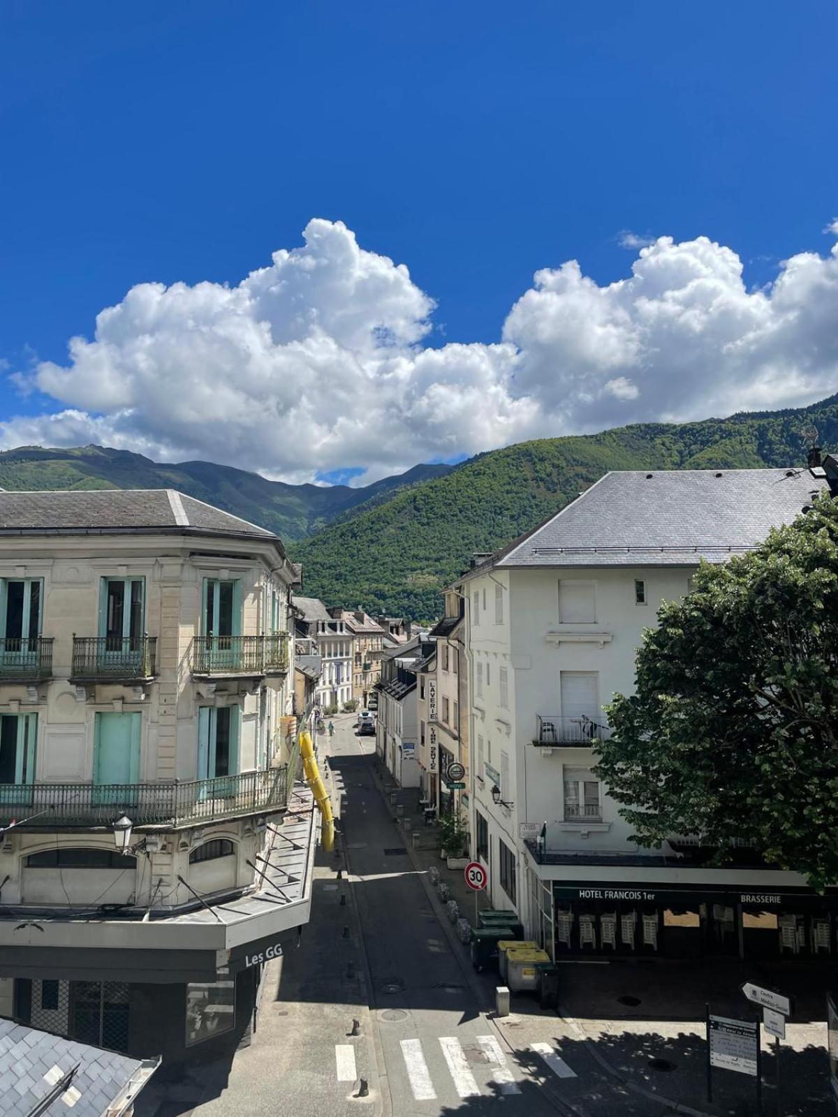 Un De Luchon, Avec Vue Sur Les Pyrenees Bagneres-de-Luchon